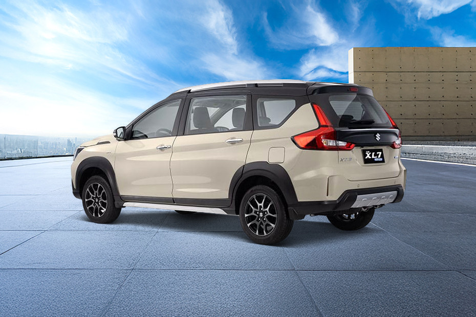 Rear Cross Side View of Suzuki XL7 Hybrid Rear Cross Side View of Suzuki XL7 Hybrid