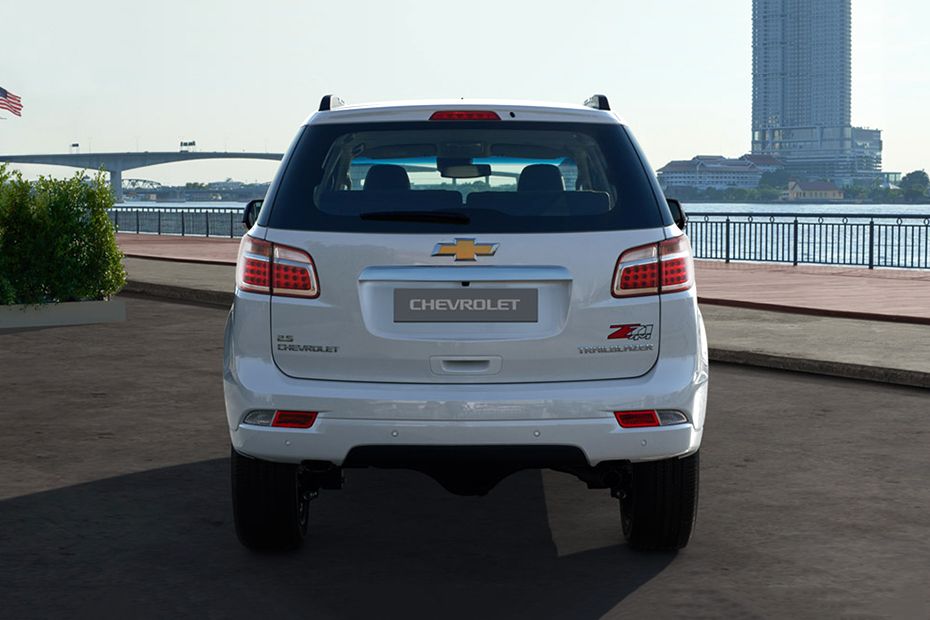 Full Rear View of Chevrolet Trailblazer (2017-2021) Full Rear View of Chevrolet Trailblazer (2017-2021)