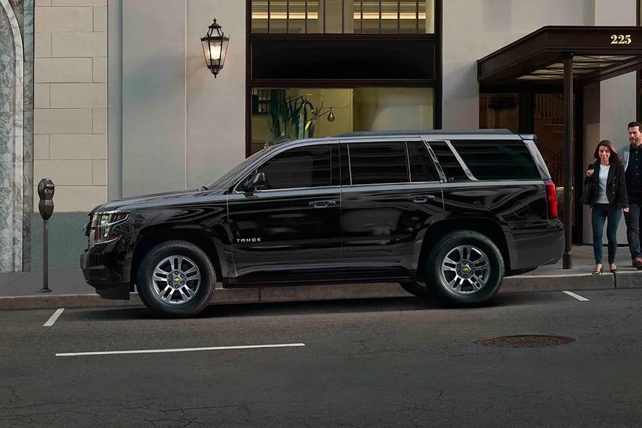 Tahoe (2015-2021) Side view Tahoe (2015-2021) Side view