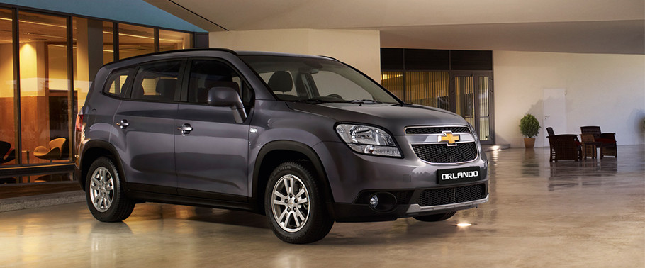 Chevrolet Orlando Front Cross Side View