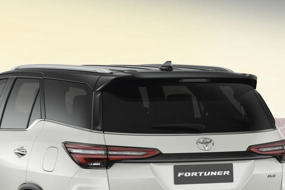 Toyota Fortuner Roof Antenna