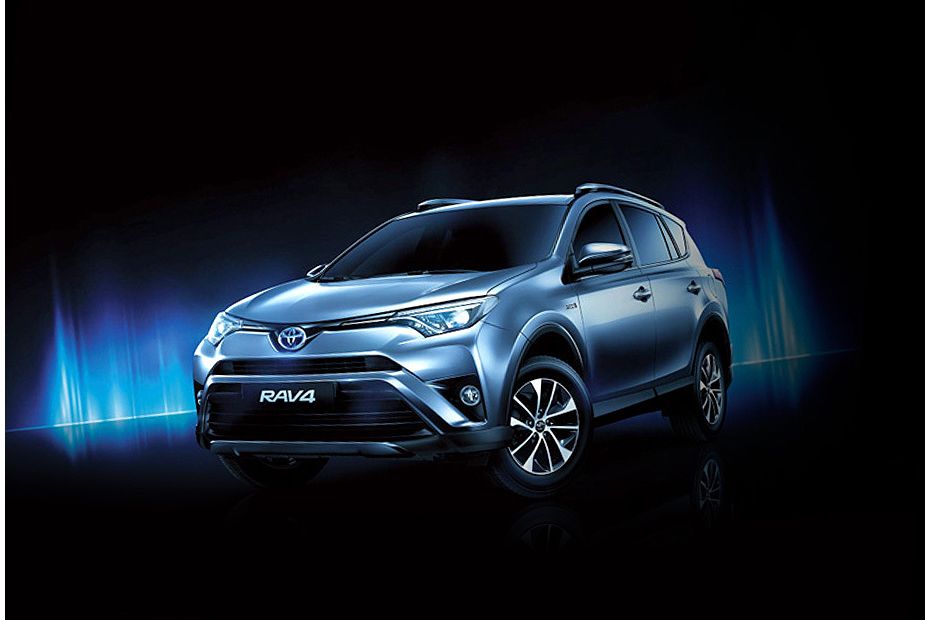 Toyota RAV4 (2017-2018) Front Angle High View Toyota RAV4 (2017-2018) Front Angle High View