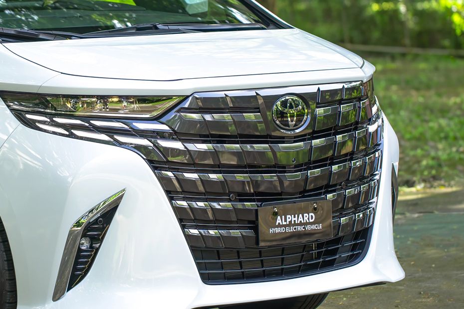 Toyota Alphard Branding