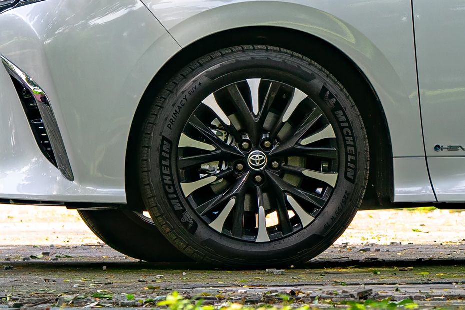 Toyota Alphard Wheel
