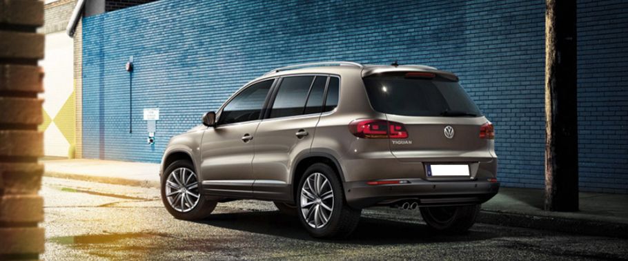 Rear Cross Side View of Volkswagen Tiguan 2015