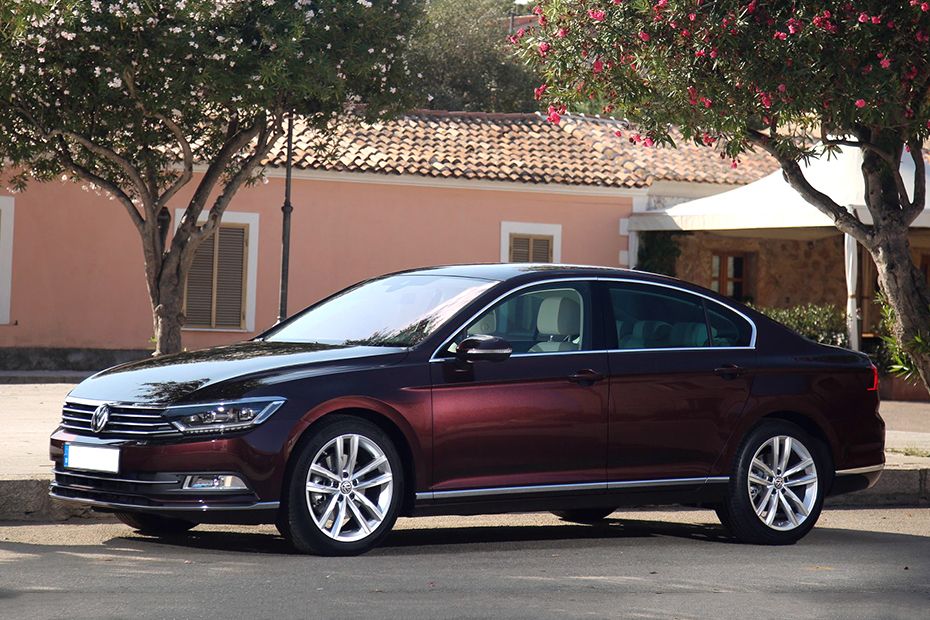 Volkswagen Passat Front Side View Volkswagen Passat Front Side View