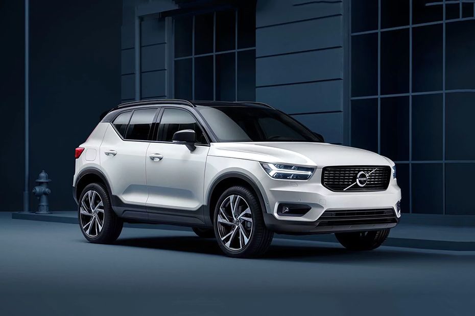Volvo XC40 Front Medium View Volvo XC40 Front Medium View