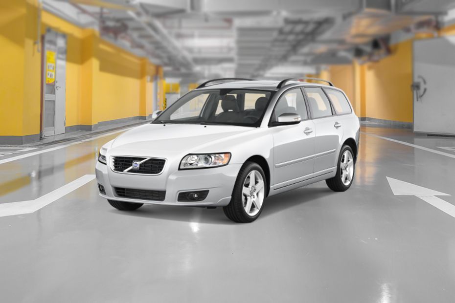 Volvo V50 Front Angle Low View 829935 