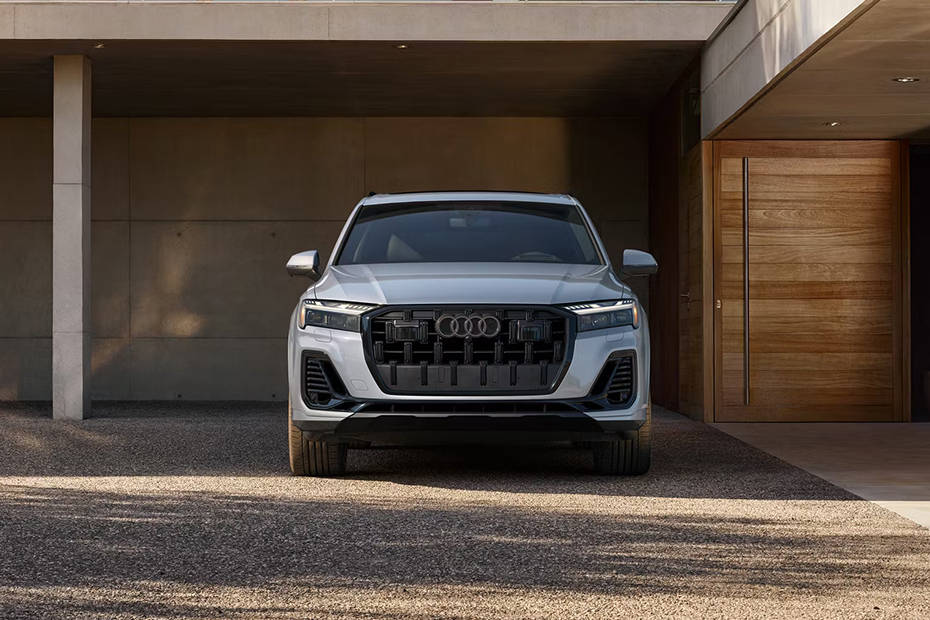 Full Front View of Q7 Full Front View of Q7