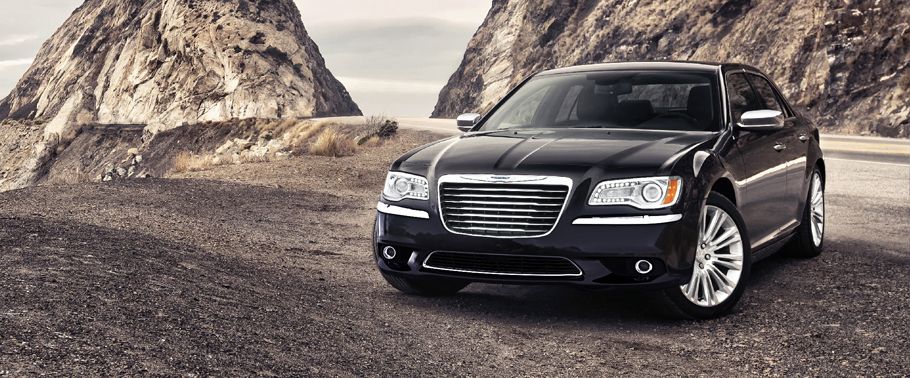 Chrysler 300C 2015 Front Angle High View