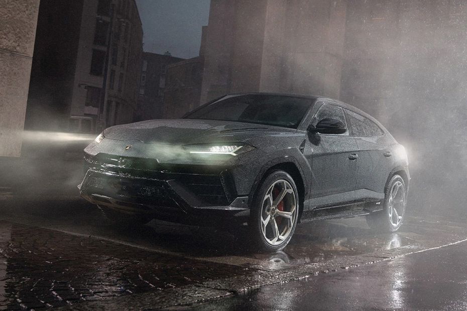 Lamborghini Urus Review 2024