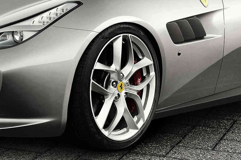 Ferrari GTC4Lusso T Wheel