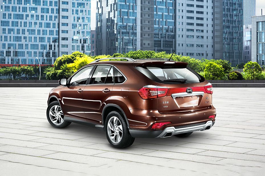 BYD S7 Rear Cross Side View BYD S7 Rear Cross Side View