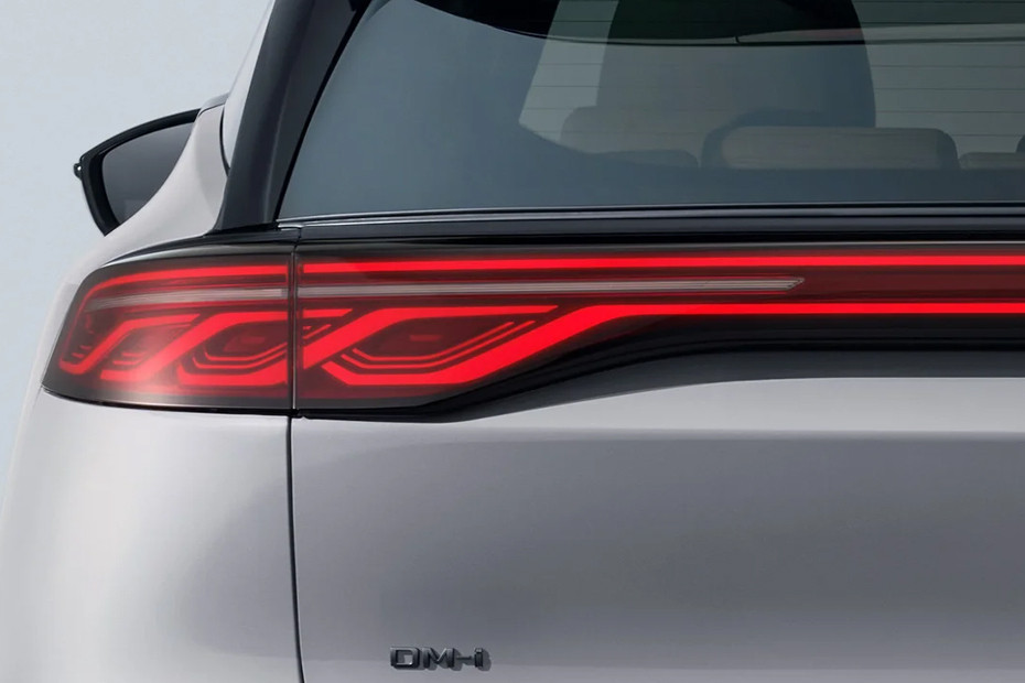 Tang DM-i Tail light