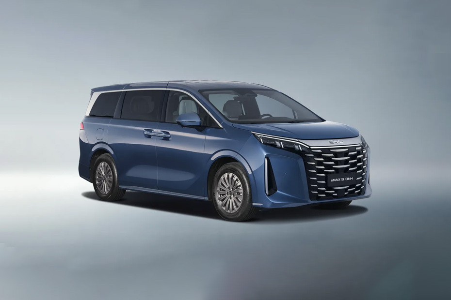 BYD eMAX 9 DM-i Front Cross Side View