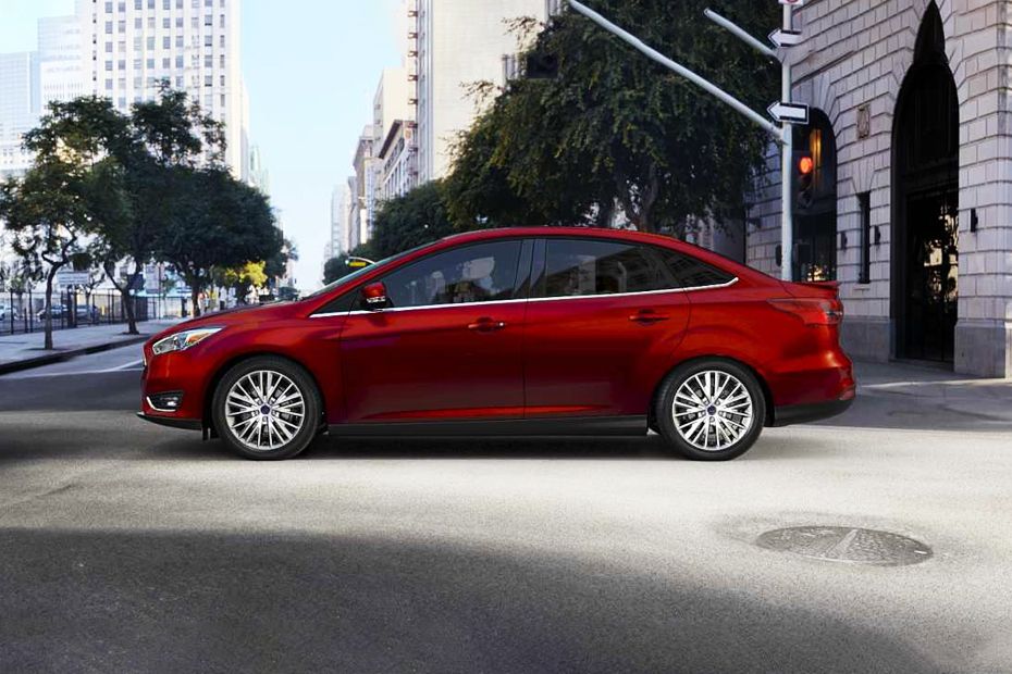 Focus Sedan (2005-2019) Side view Focus Sedan (2005-2019) Side view