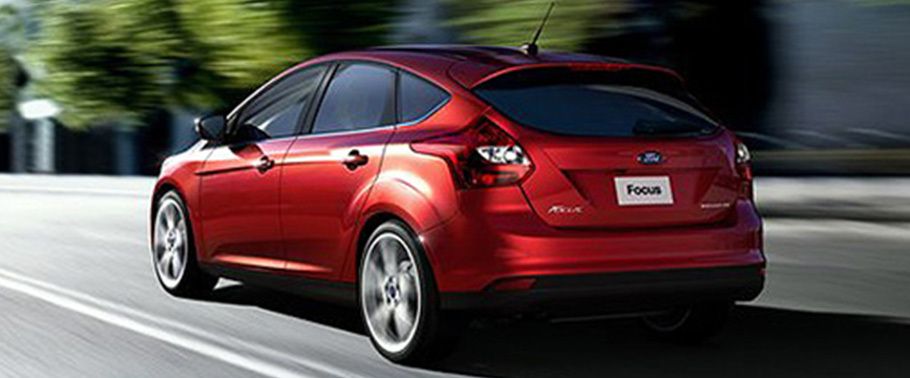 Rear Cross Side View of Ford Focus 2015