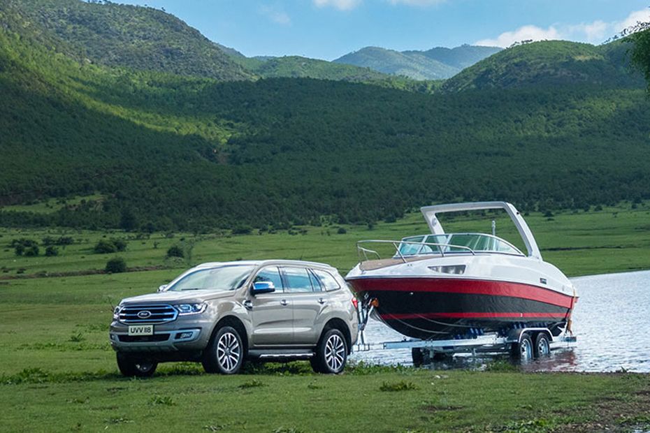 Everest (2016-2021) Medium Angle Front View