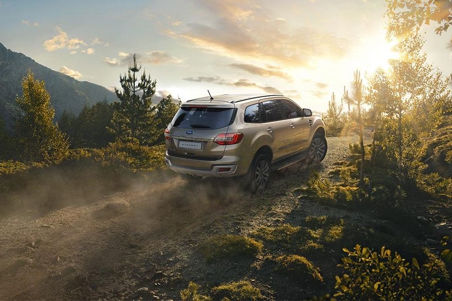 Ford Everest (2016-2021) Rear Angle View Ford Everest (2016-2021) Rear Angle View