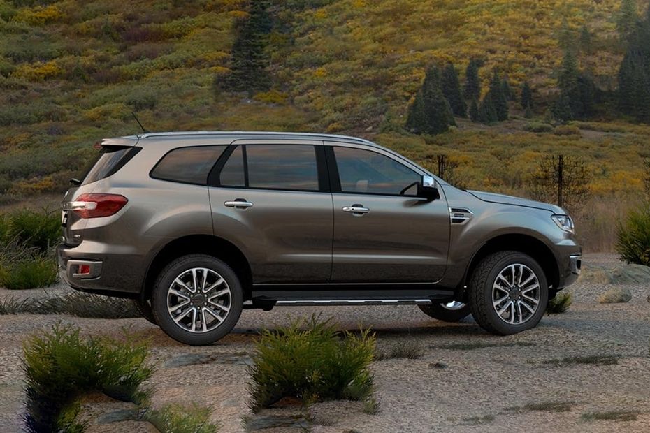 Everest (2016-2021) Rear Medium Side View