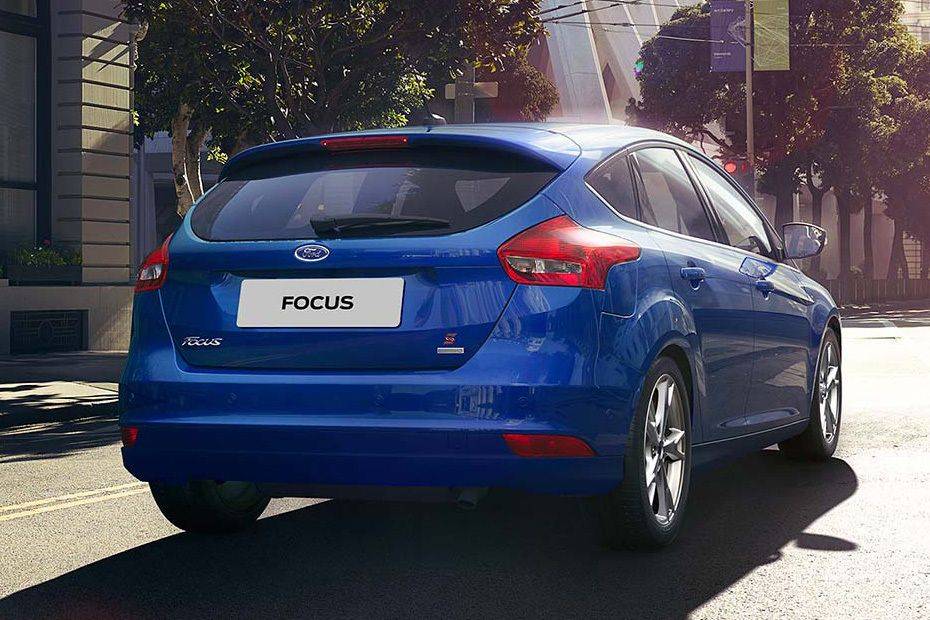 Ford Focus Hatchback (2005-2019) Rear Angle View