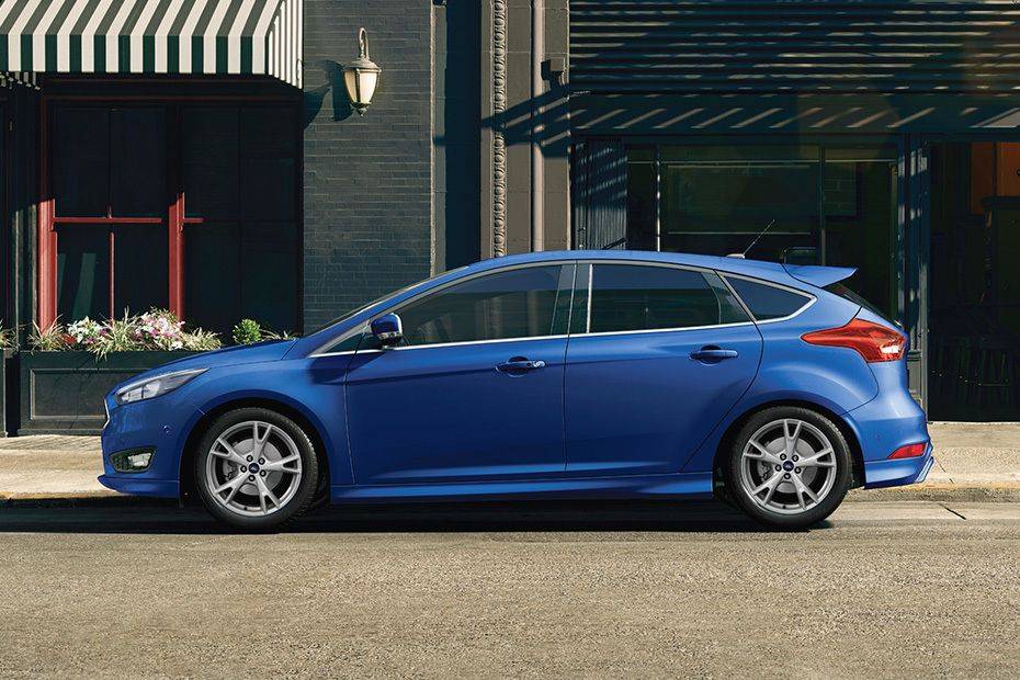 Ford Focus Hatchback (2005-2019) Side View