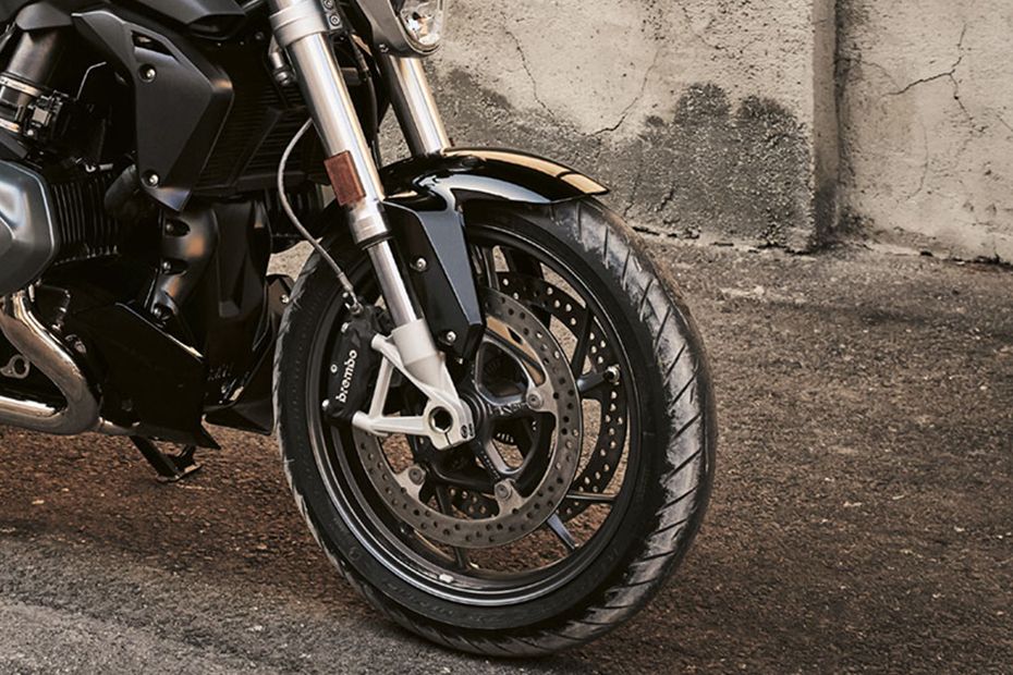 BMW R 1250 R Front Tyre View