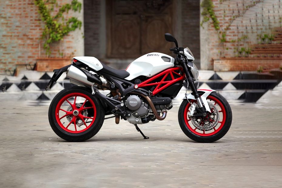 Ducati Monster 796 Right Side Viewfull Image Ducati Monster 796 Right Side Viewfull Image