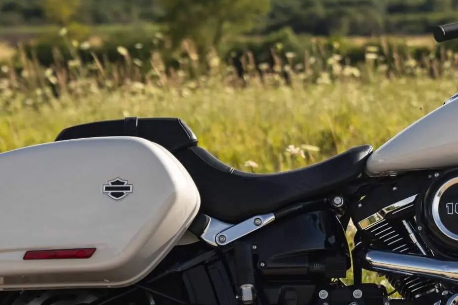 Harley-Davidson Sport Glide Rider Seat View