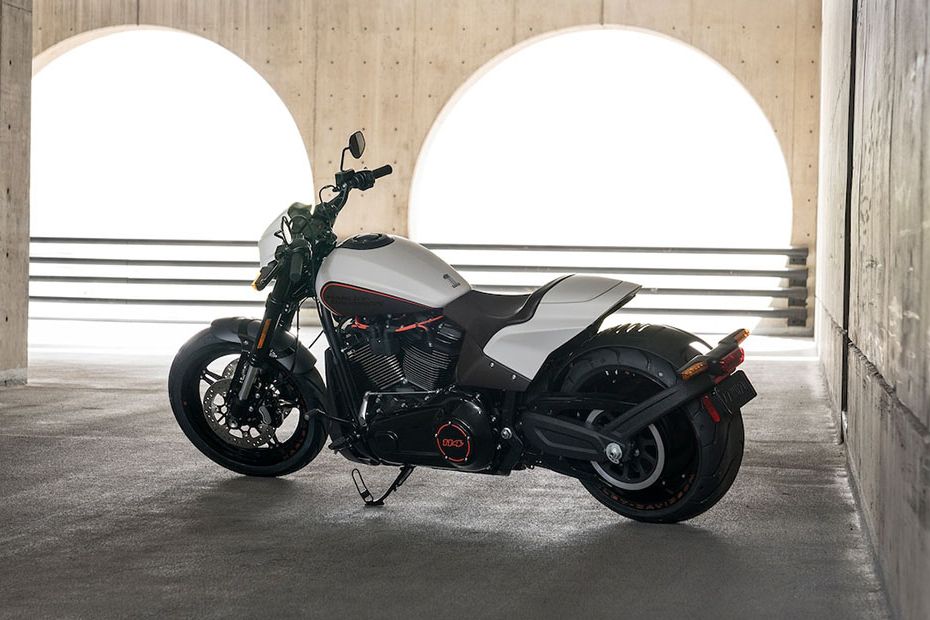 Harley-Davidson FXDR 114 Slant Back Side View Right Harley-Davidson FXDR 114 Slant Back Side View Right