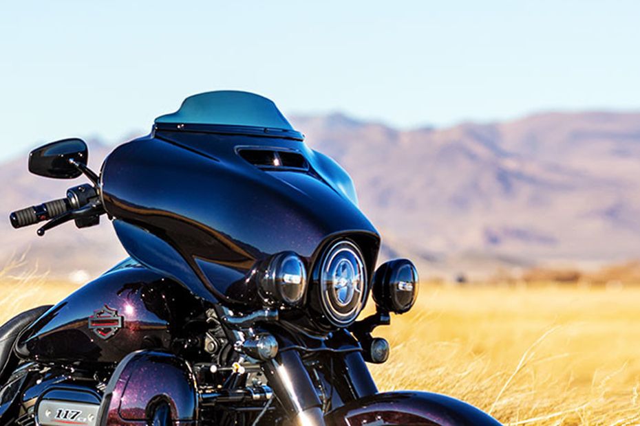 Harley-Davidson CVO Tri Glide Head Light View