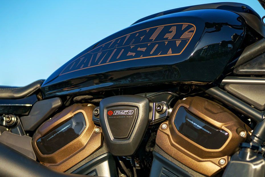 Harley-Davidson Sportster S Fuel Tank View