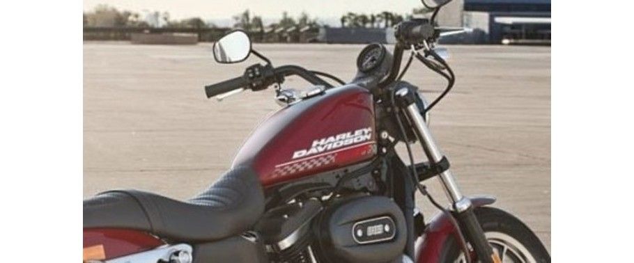 Harley-Davidson 883R Fuel Tank View Harley-Davidson 883R Fuel Tank View