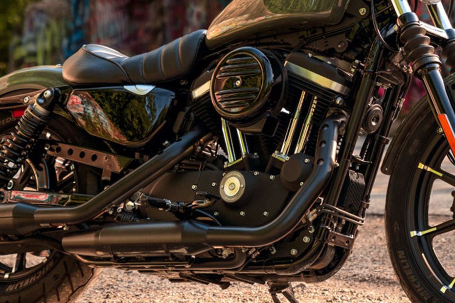 Harley-Davidson Iron 883 Engine View