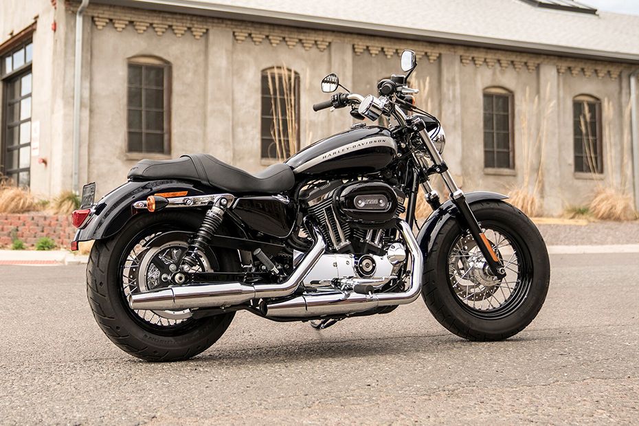 Harley-Davidson 1200 Custom Back Side View