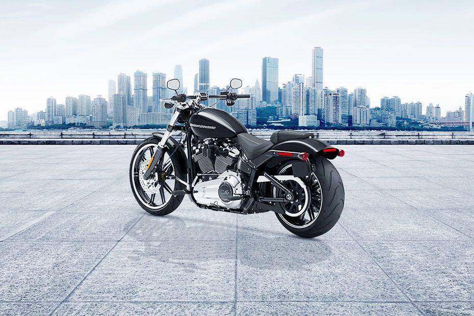 Harley-Davidson Breakout Slant Back Side View Right Harley-Davidson Breakout Slant Back Side View Right