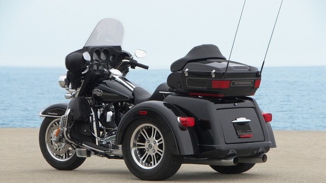 Harley-Davidson TRI Glide Ultra Classic Back Side View