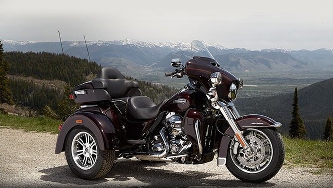 Harley-Davidson TRI Glide Ultra Classic Slant Rear View Full Image