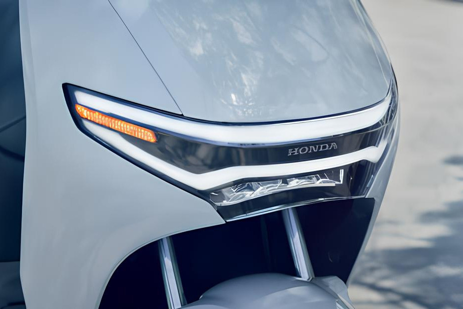 Honda CUV e: Head Light View Honda CUV e: Head Light View
