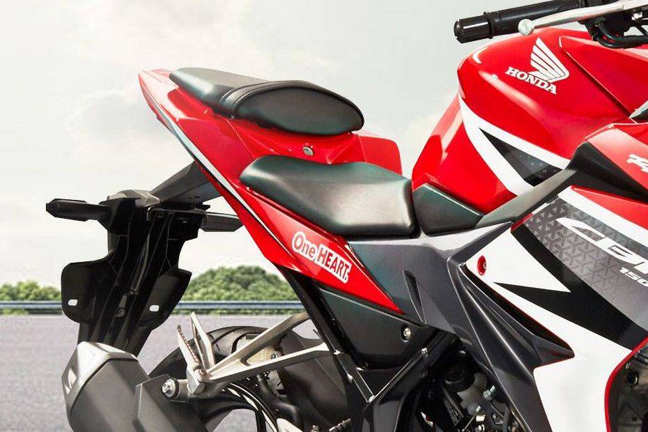 discontinued-honda-cbr150r-2016-2018-features-specs-zigwheels