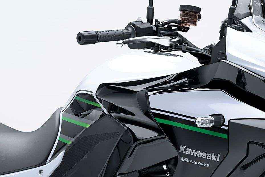 Kawasaki Versys 1000 SE Fuel Tank View