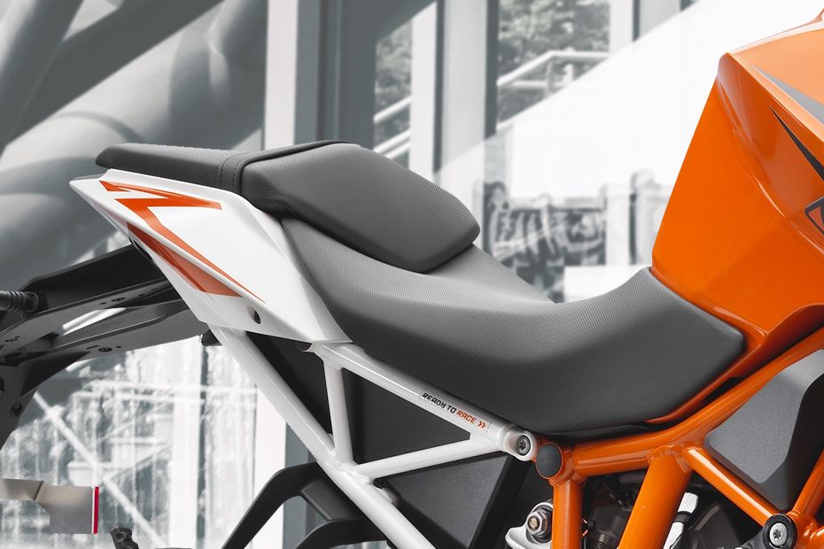 KTM 1290 Super Duke GT Tyre Width View KTM 1290 Super Duke GT Tyre Width View