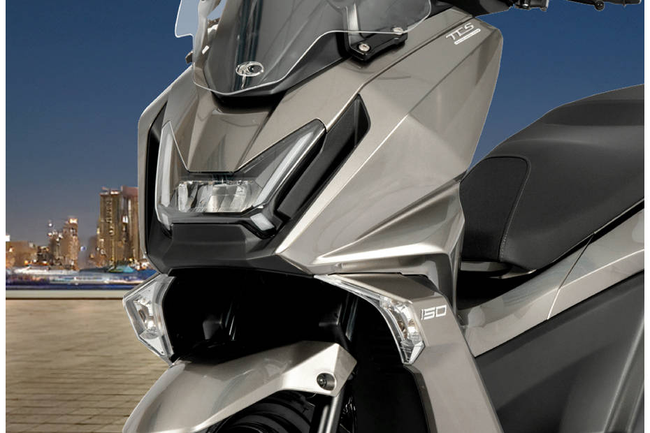 Kymco Skytown 150 Head Light View