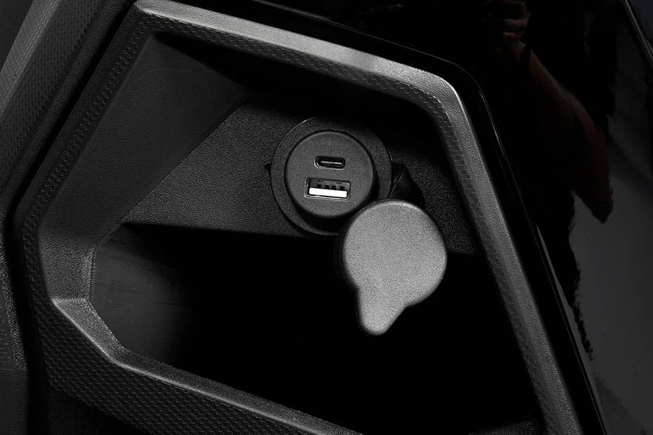 Power outlet Kymco Skytown 150