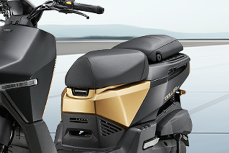 Kymco Dollar 150 Rider Seat View Kymco Dollar 150 Rider Seat View