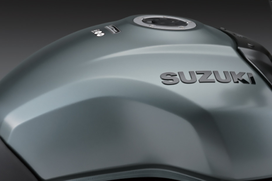 Suzuki GSX-8T Fuel Tank View