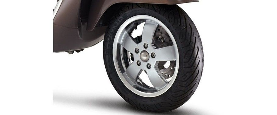 Vespa GTV 300ie Front Tyre Vespa GTV 300ie Front Tyre