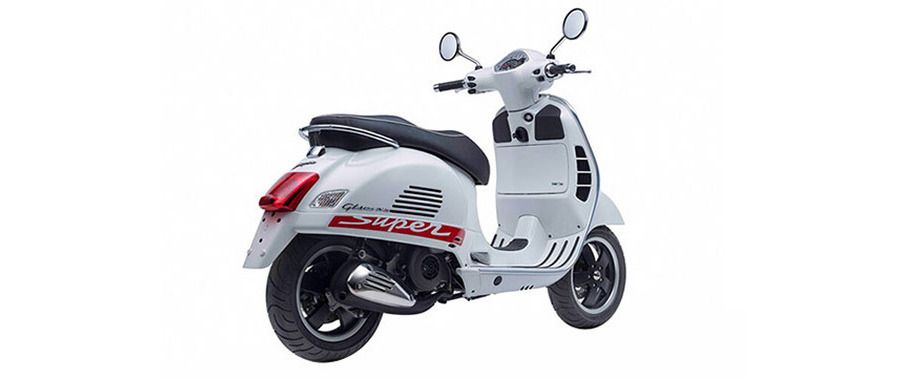 Vespa GTS Super 150 Back Side View