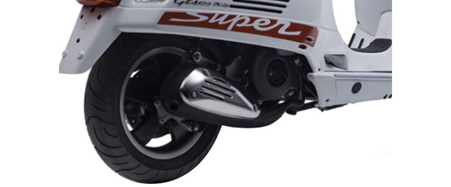 Vespa GTS Super 150 Exhaust View