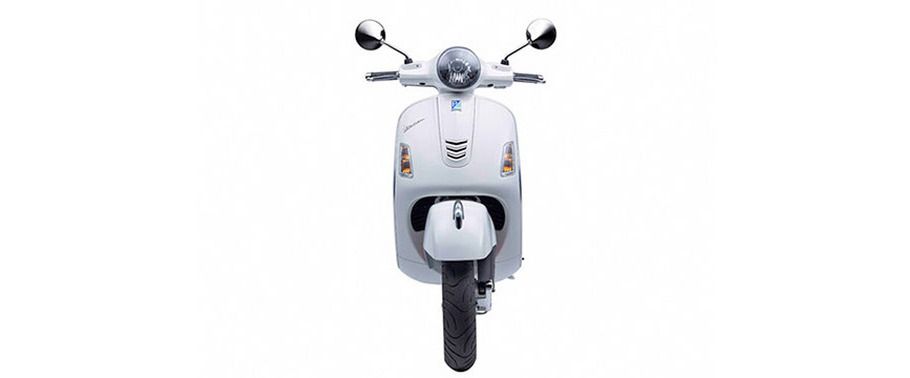 Vespa GTS Super 150 Front View Full Image